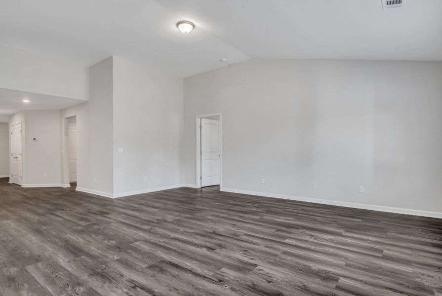 Spacious, unfurnished interior of a new home in Heritage at New Riverside, Bluffton (Image 12).