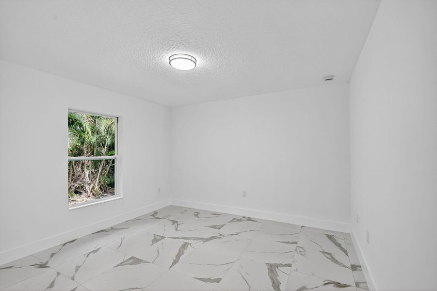 Spacious, unfurnished interior of a new home in , West Palm Beach (Image 9).