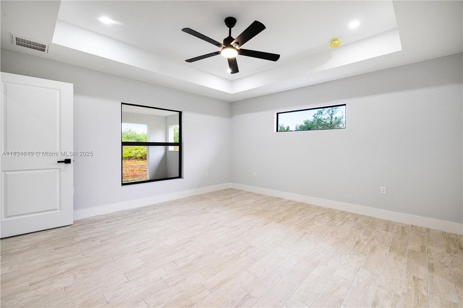 Spacious, unfurnished interior of a new home in , Lehigh Acres (Image 29).
