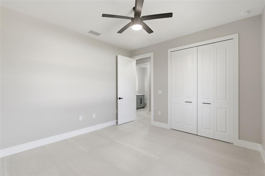Spacious, unfurnished interior of a new home in , Cape Coral (Image 24).