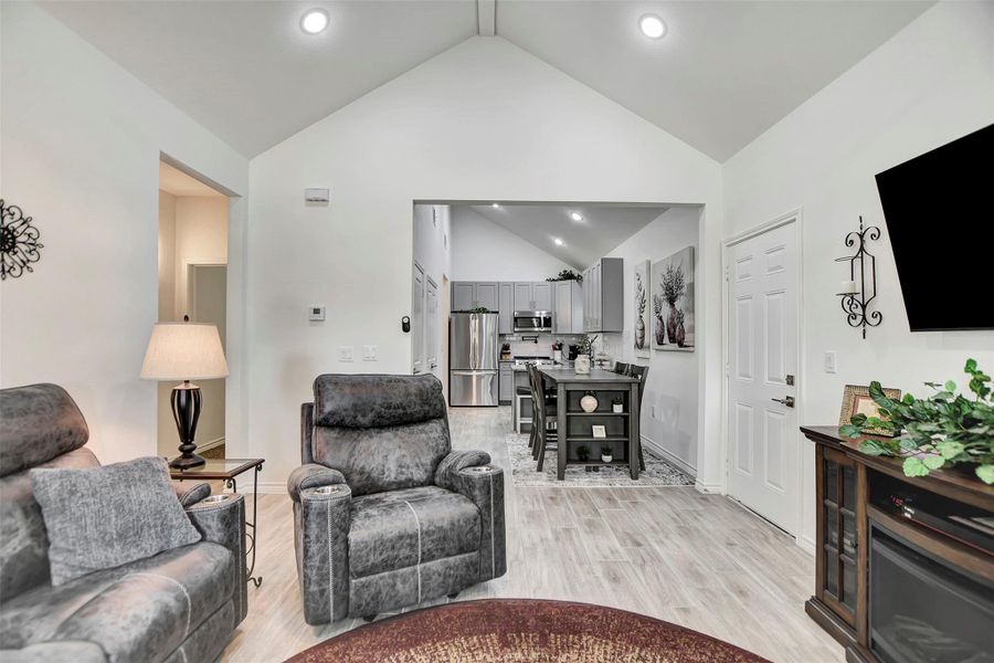 Furnished interior view inside a new home in Lake Conroe Village, Montgomery (Image 27).
