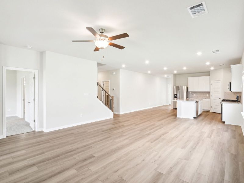 Spacious, unfurnished interior of a new home in Lakeside Meadows, Pflugerville (Image 7).