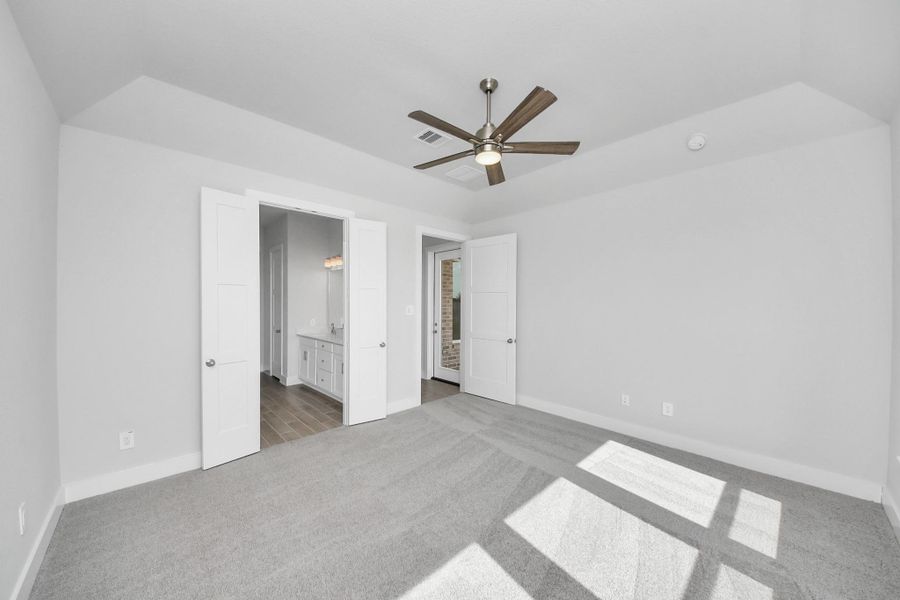 Spacious, unfurnished interior of a new home in Amira: Premier Collection, Tomball (Image 25).