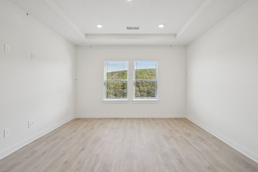 Spacious, unfurnished interior of a new home in Mansker Farms - Bronze Series, Hendersonville (Image 11).