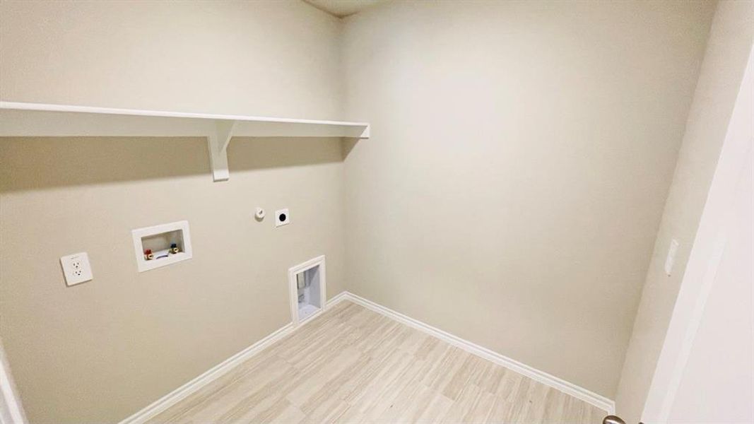 Spacious, unfurnished interior of a new home in Sunnycreek, Fort Worth (Image 15). Spacious, unfurnished interior of a new home in Sunnycreek, Fort Worth (Image 15).