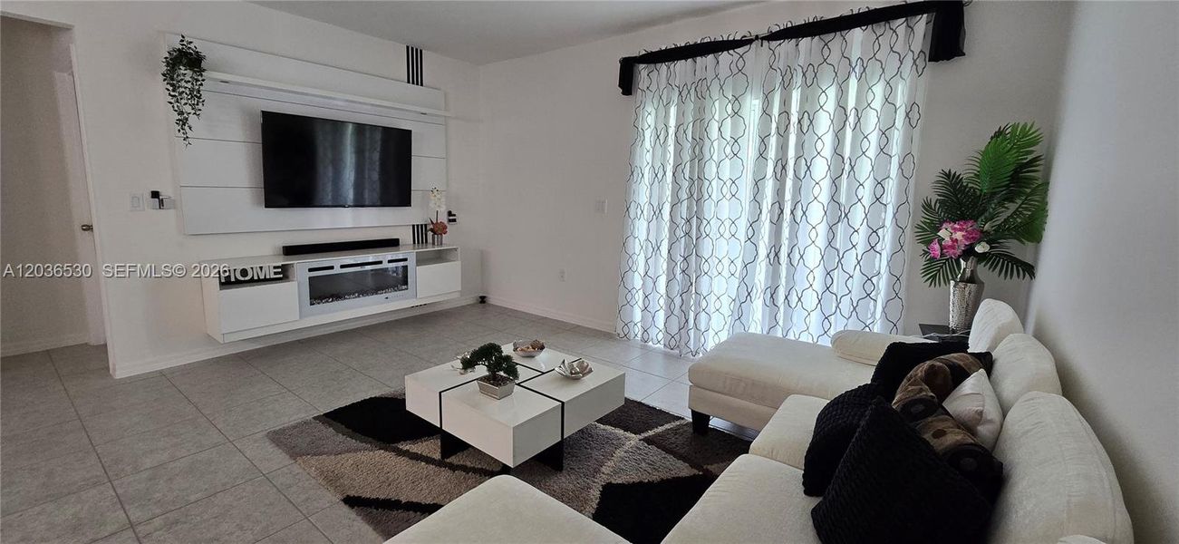Furnished interior view inside a new home in Hammock Reserve, Haines City (Image 40).