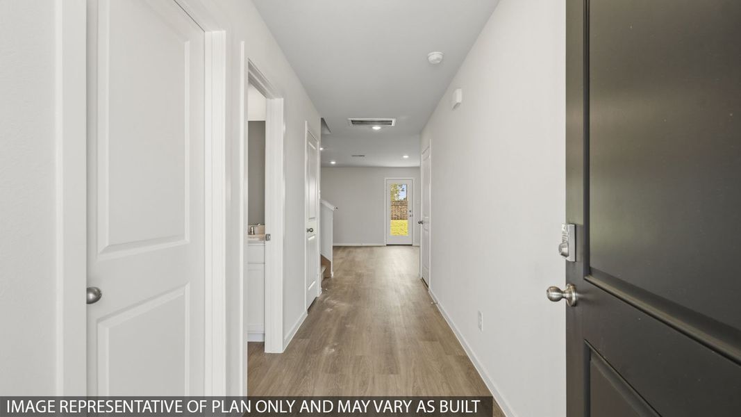 Spacious, unfurnished interior of a new home in Lexington Heights, Willis (Image 12).