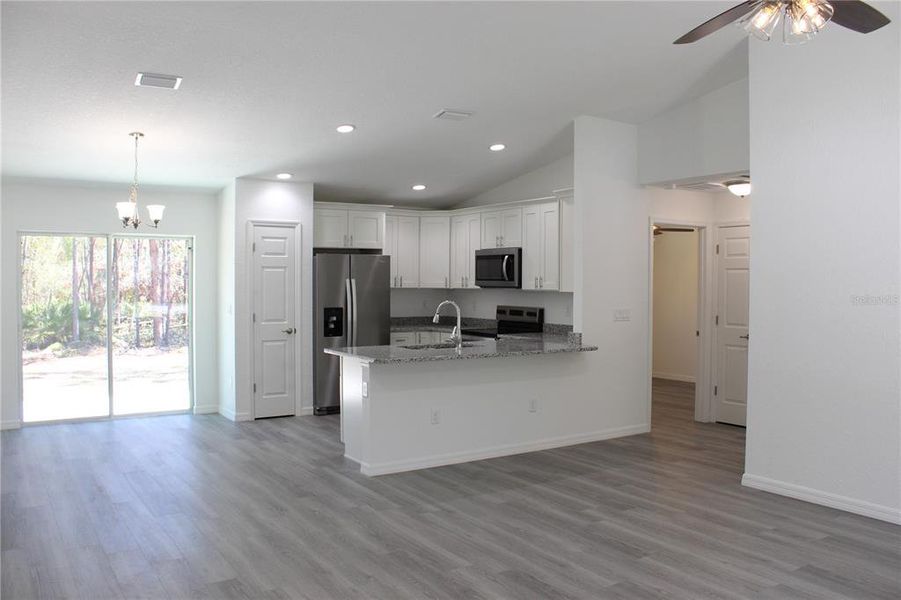 Furnished interior view inside a new home in , Ocklawaha (Image 12).