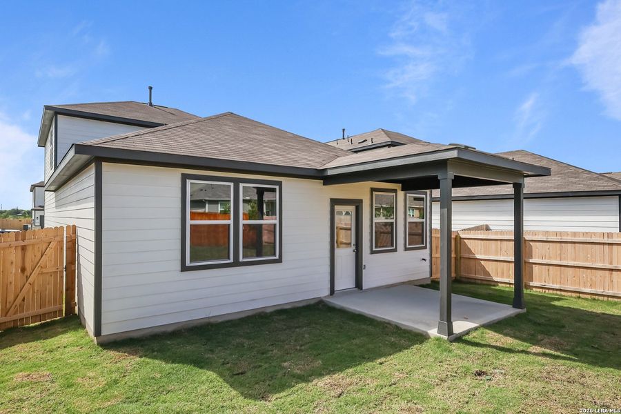 Exterior details and patio area of a home in Mesa Vista, San Antonio (Image 21).
