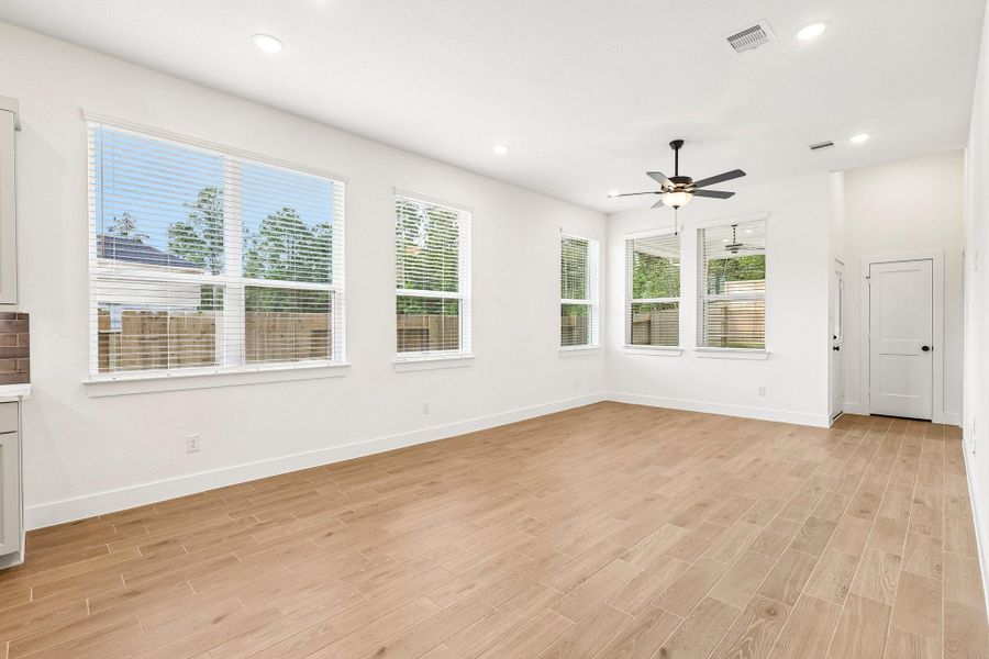 Spacious, unfurnished interior of a new home in Evergreen 40s, Conroe (Image 20). Spacious, unfurnished interior of a new home in Evergreen 40s, Conroe (Image 20).