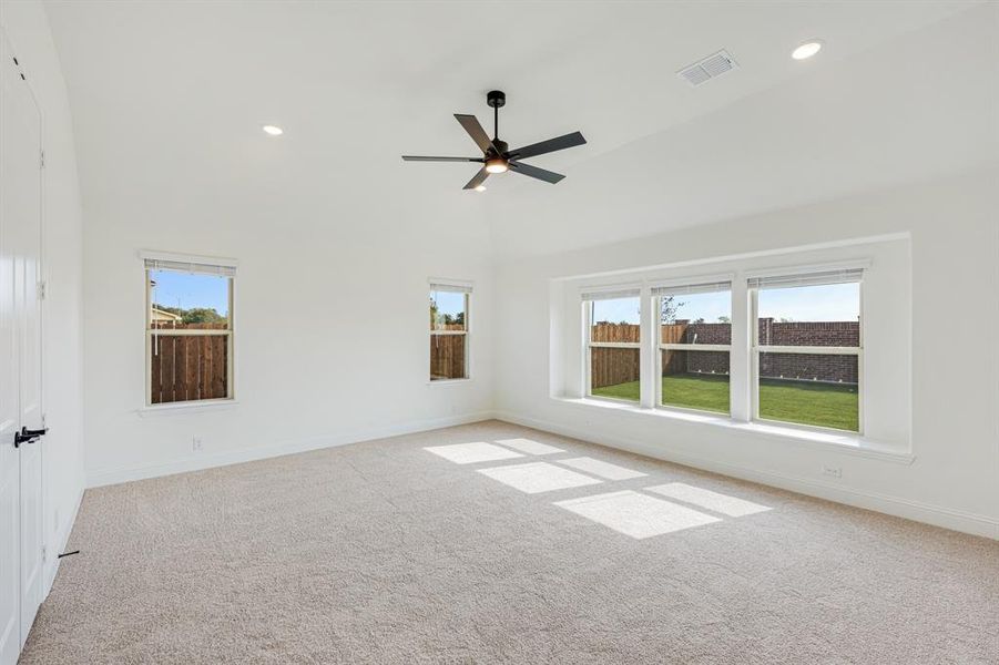 Spacious, unfurnished interior of a new home in Wildflower Ranch 60-65, Fort Worth (Image 28). Spacious, unfurnished interior of a new home in Wildflower Ranch 60-65, Fort Worth (Image 28).
