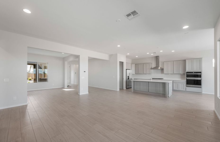 Spacious, unfurnished interior of a new home in Legado West, Queen Creek (Image 27). Spacious, unfurnished interior of a new home in Legado West, Queen Creek (Image 27).