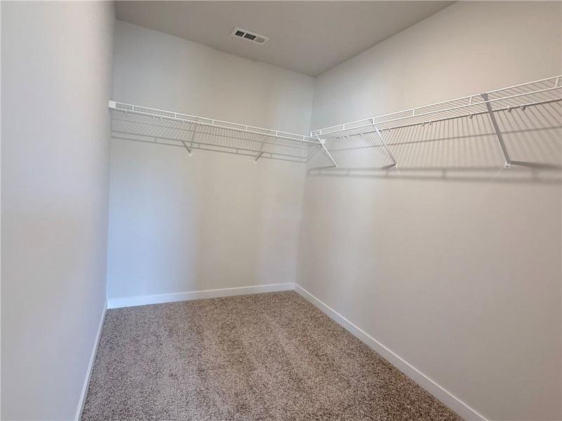 Spacious, unfurnished interior of a new home in Ponderosa Farms Reserve, Gainesville (Image 41).