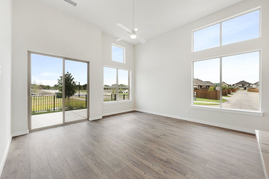 Spacious, unfurnished interior of a new home in Cottonwood Creek, Rowlett (Image 39).