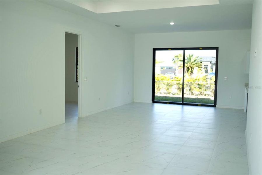 Spacious, unfurnished interior of a new home in , Cape Coral (Image 12).