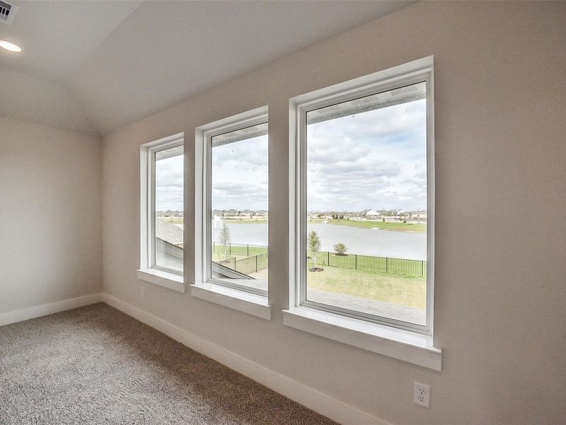 Spacious, unfurnished interior of a new home in Sierra Vista, Rosharon (Image 34).