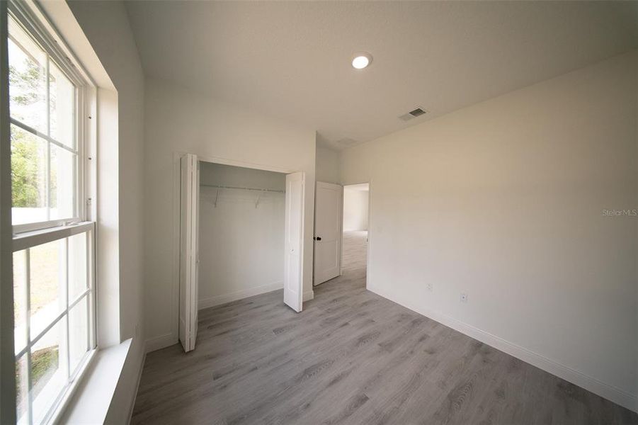 Spacious, unfurnished interior of a new home in , Ocala (Image 9).