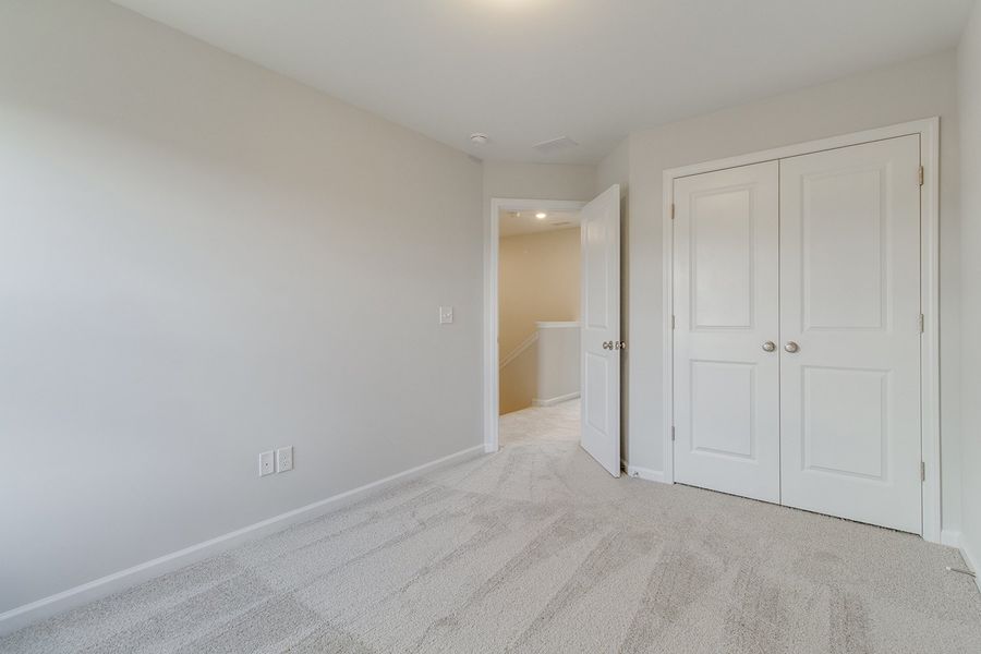 Spacious, unfurnished interior of a new home in Astoria, Columbia (Image 28).