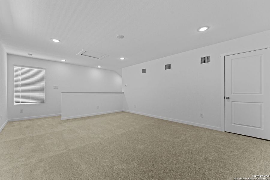 Spacious, unfurnished interior of a new home in Parkside: Coastline Collection, New Braunfels (Image 24).