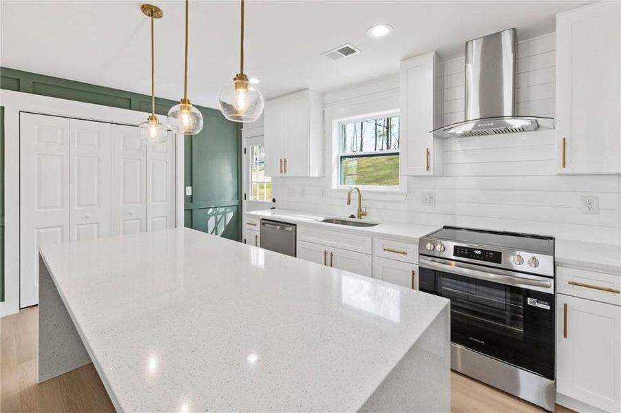 Furnished interior view inside a new home in , Cartersville (Image 7).