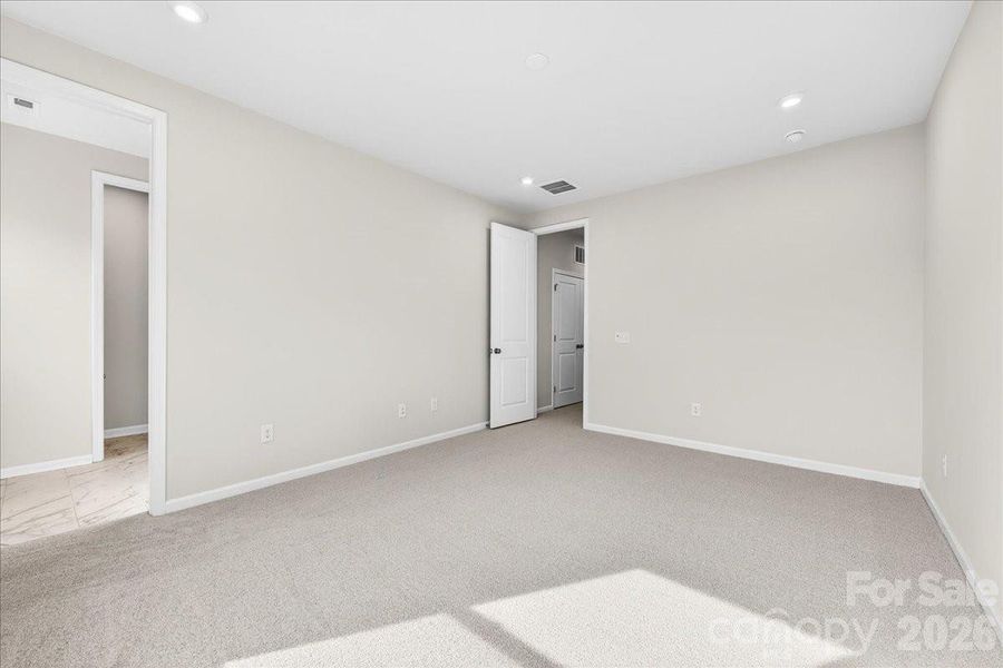 Primary en suite Primary en suite