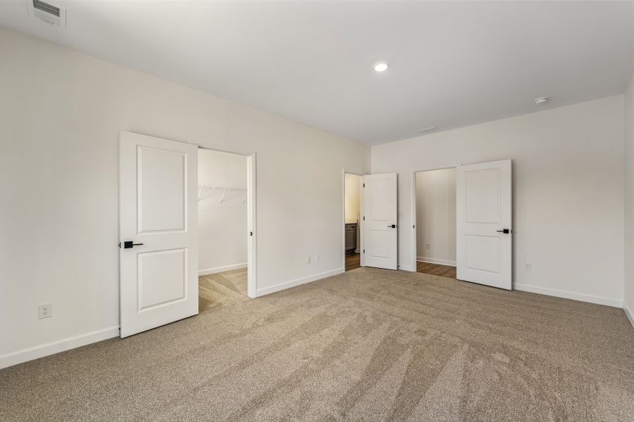 Spacious, unfurnished interior of a new home in Lakeside Saluda, Greenville (Image 29).