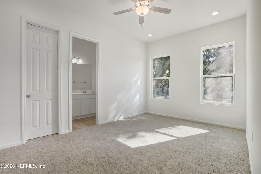 Spacious, unfurnished interior of a new home in , Jacksonville (Image 11).