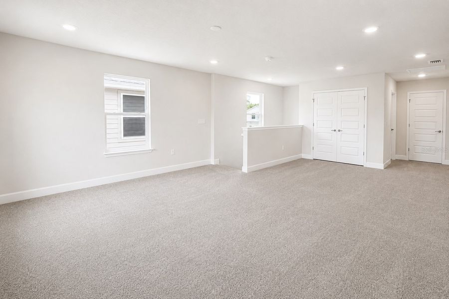 Spacious, unfurnished interior of a new home in Harmony Central, St. Cloud (Image 18).