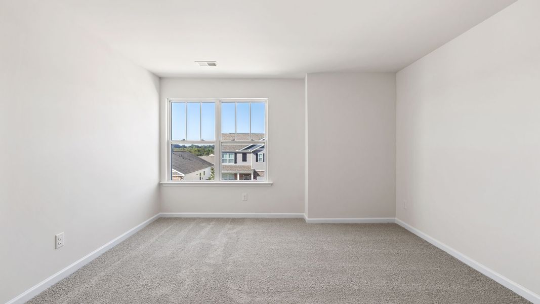 Spacious, unfurnished interior of a new home in Sage Grove, Lyman (Image 26).