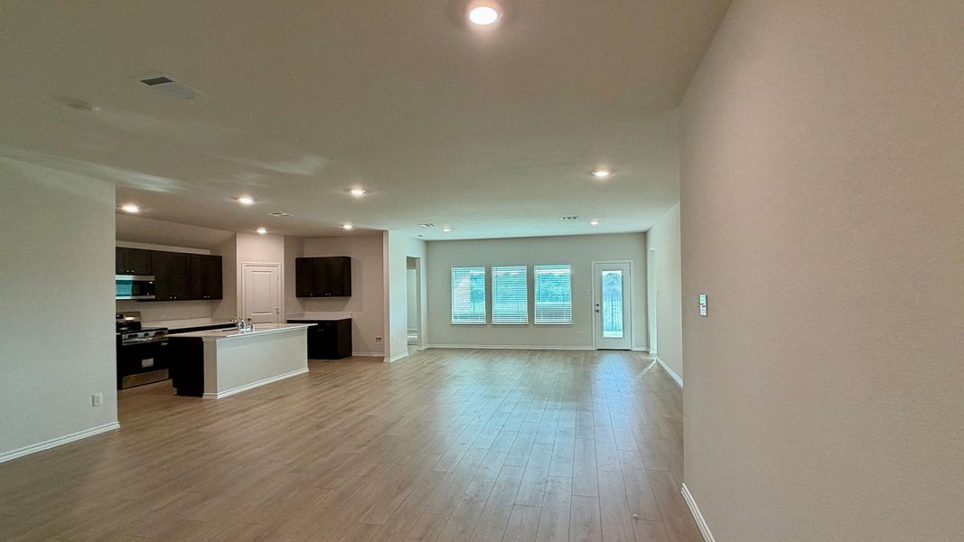 Spacious, unfurnished interior of a new home in Northspur, Terrell (Image 14).