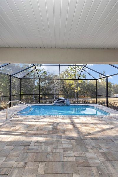 Exterior details and patio area of a home in , Dunnellon (Image 34).