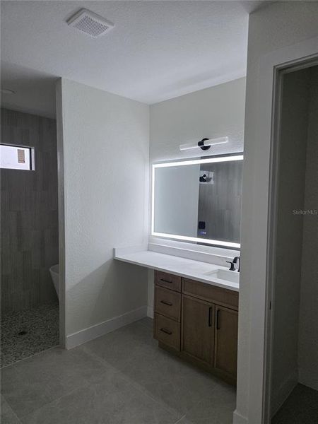 Image 33 of a home in .