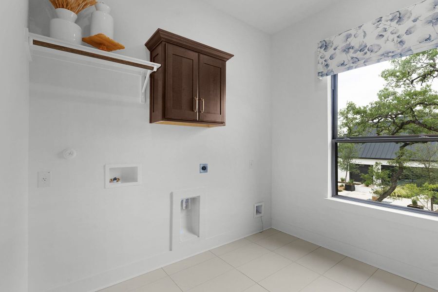 Spacious, unfurnished interior of a new home in Enchanted Bluff, Garden Ridge (Image 22).