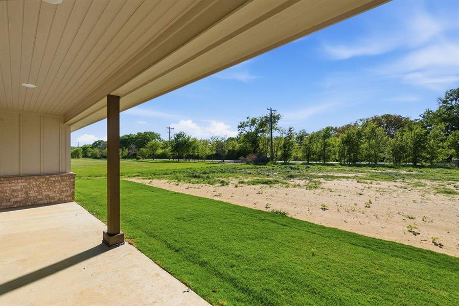 Exterior details and patio area of a home in , Lipan (Image 3).