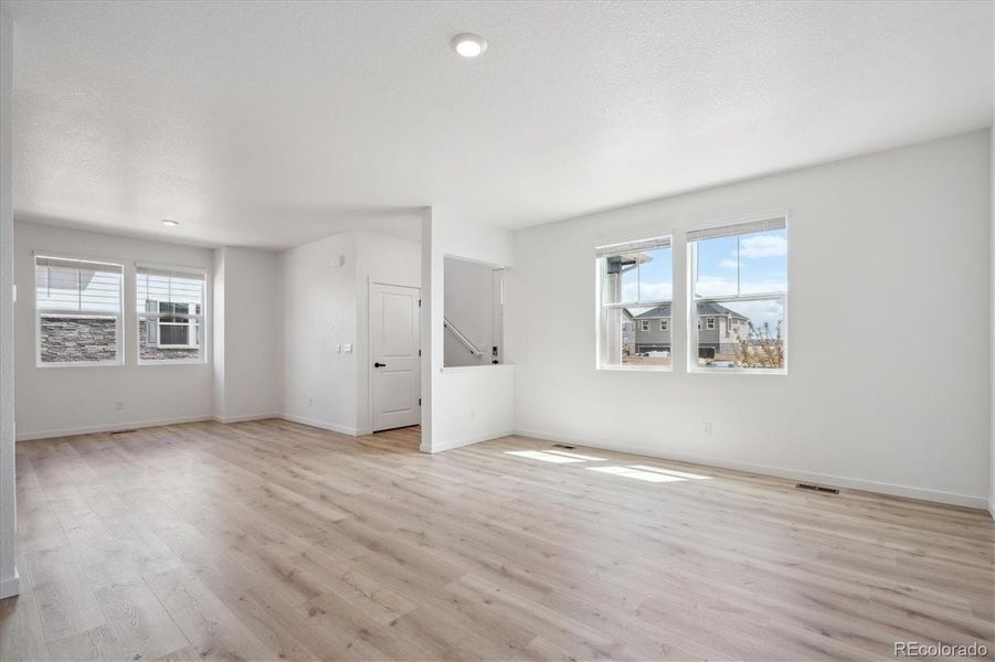 Spacious, unfurnished interior of a new home in Horizon Uptown, Aurora (Image 19). Spacious, unfurnished interior of a new home in Horizon Uptown, Aurora (Image 19).