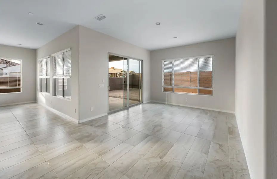 Spacious, unfurnished interior of a new home in Visara, Surprise (Image 27).