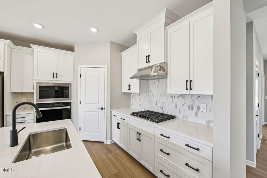 17-web-or-mls-Raleigh - Watkins Glen - 3 17-web-or-mls-Raleigh - Watkins Glen - 3