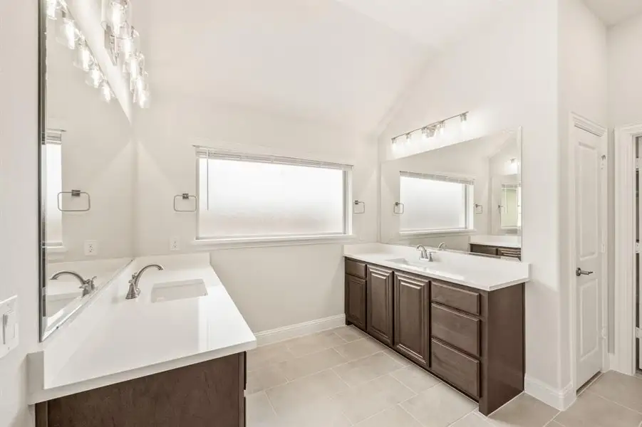 Furnished interior view inside a new home in Rockwood, Mansfield (Image 10).