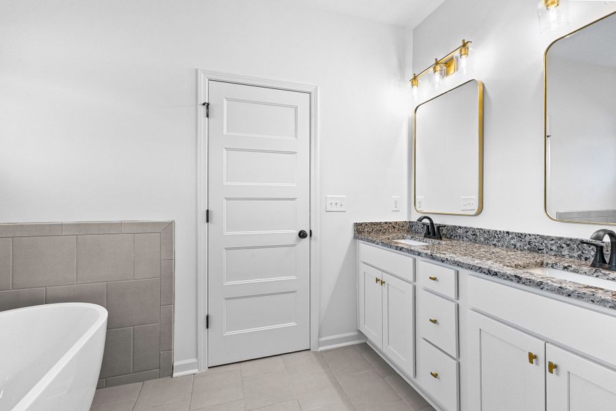 Furnished interior view inside a new home in Standing Oaks, Senoia (Image 11).