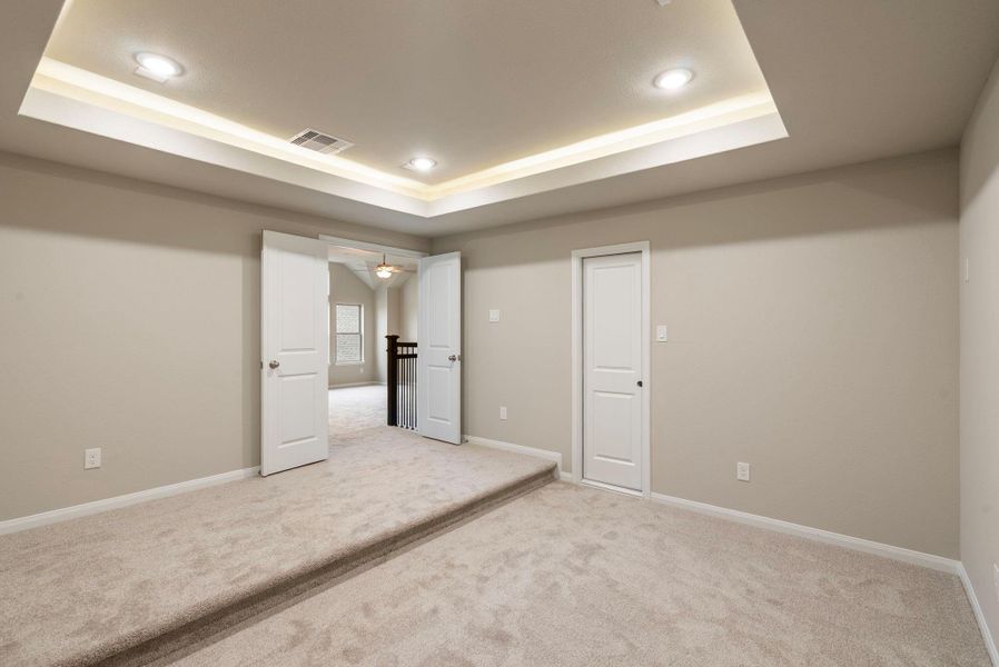 Spacious, unfurnished interior of a new home in Valencia, Manvel (Image 22).