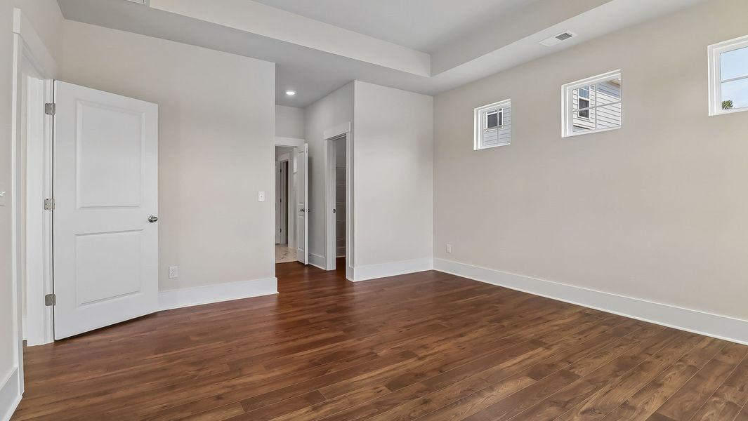 Spacious, unfurnished interior of a new home in Livingston Woods, Irmo (Image 11).