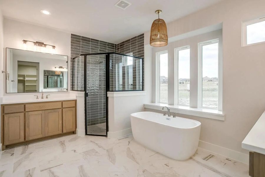 Representative furnished interior of a home built from the The Nathan by Elmwood Custom Homes in Ranch at Stone Hill, Waxahachie (Image 27).