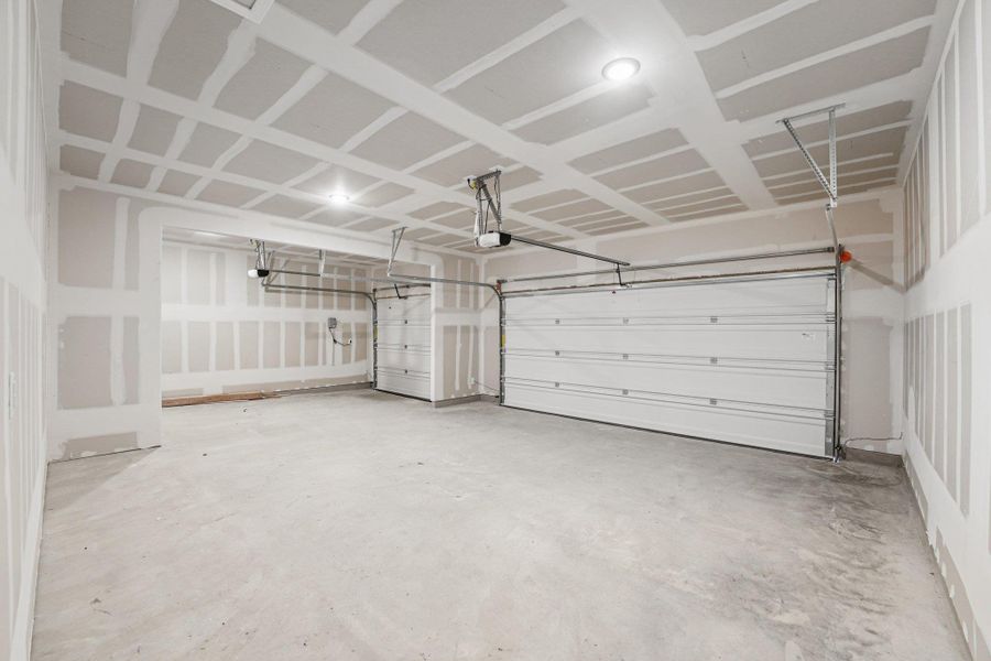 Spacious, unfurnished interior of a new home in Crosswinds, Kyle (Image 26).