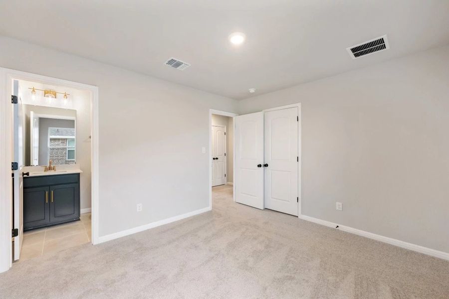 Spacious, unfurnished interior of a new home in Berry Creek Highlands, Georgetown (Image 49).