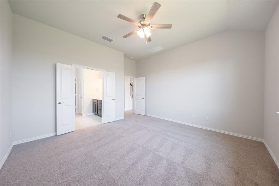 Spacious, unfurnished interior of a new home in Lake Pointe: Lake Pointe at Paloma Creek, Little Elm (Image 22).
