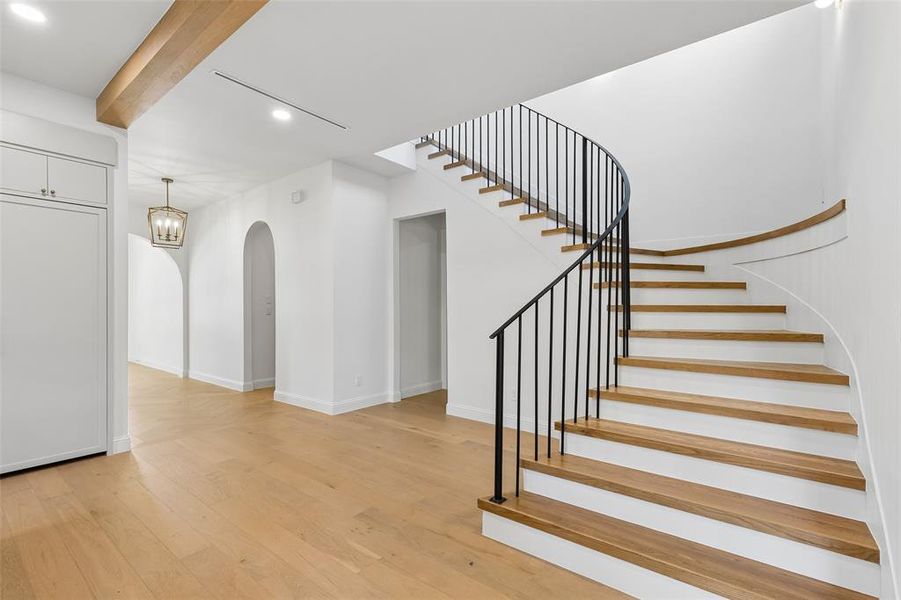 Spacious, unfurnished interior of a new home in , Dallas (Image 19).