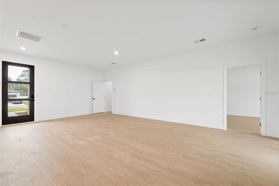 Spacious, unfurnished interior of a new home in , Ocala (Image 17).