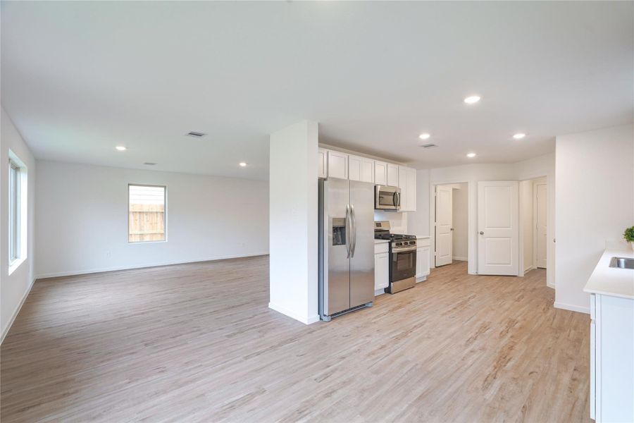 Spacious, unfurnished interior of a new home in Becker Landing, Hockley (Image 19).