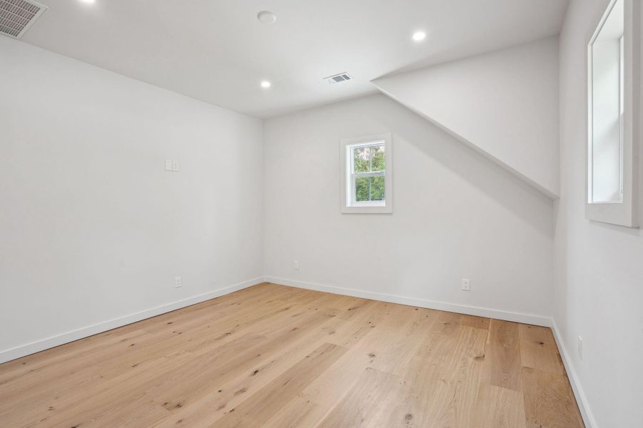 Spacious, unfurnished interior of a new home in , Mount Pleasant (Image 40).