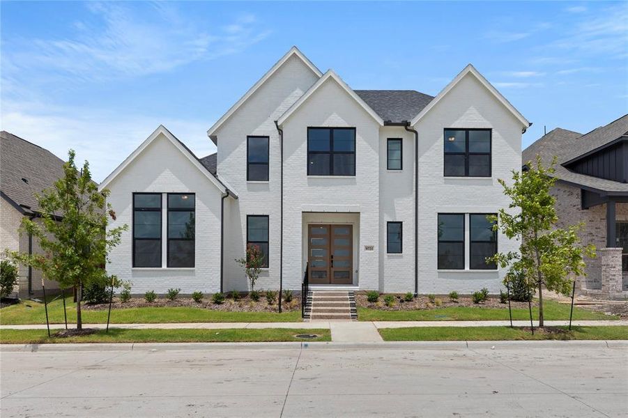 02. 9721 Dahlia - Front